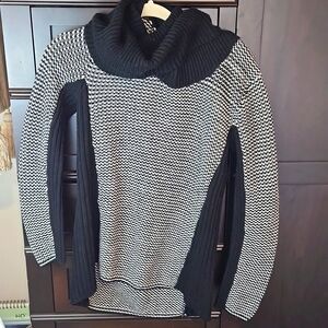 Romeo & Juliet Black And White Sweater